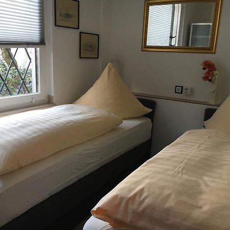 Messe Ferienwohnung Duesseldorf Oberkassel Bagian luar foto