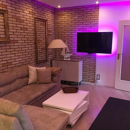 Messe Ferienwohnung Duesseldorf Oberkassel Bagian luar foto