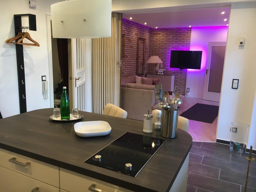 Messe Ferienwohnung Duesseldorf Oberkassel Bagian luar foto