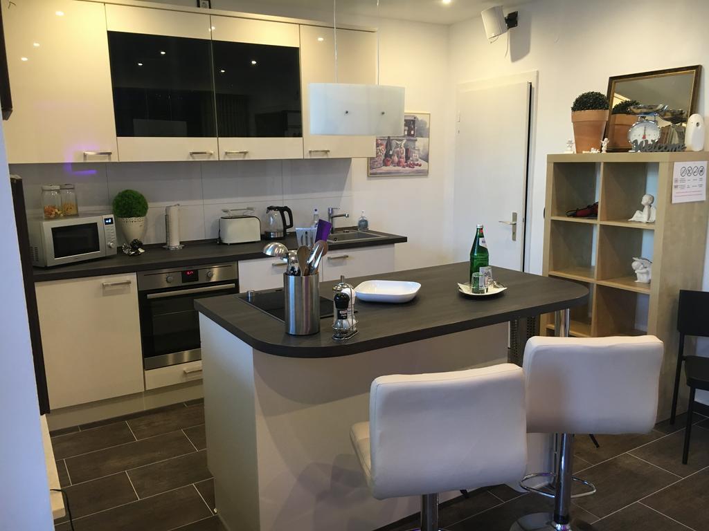 Messe Ferienwohnung Duesseldorf Oberkassel Bagian luar foto